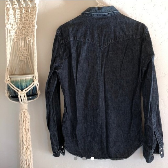 ❤️SOLD❤️ Levi’s Denim Shirt - Picture 3 of 3